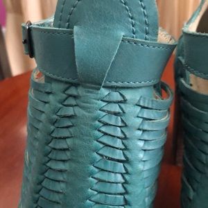Naughty Monkey turquoise Sz 8 peep toe booties